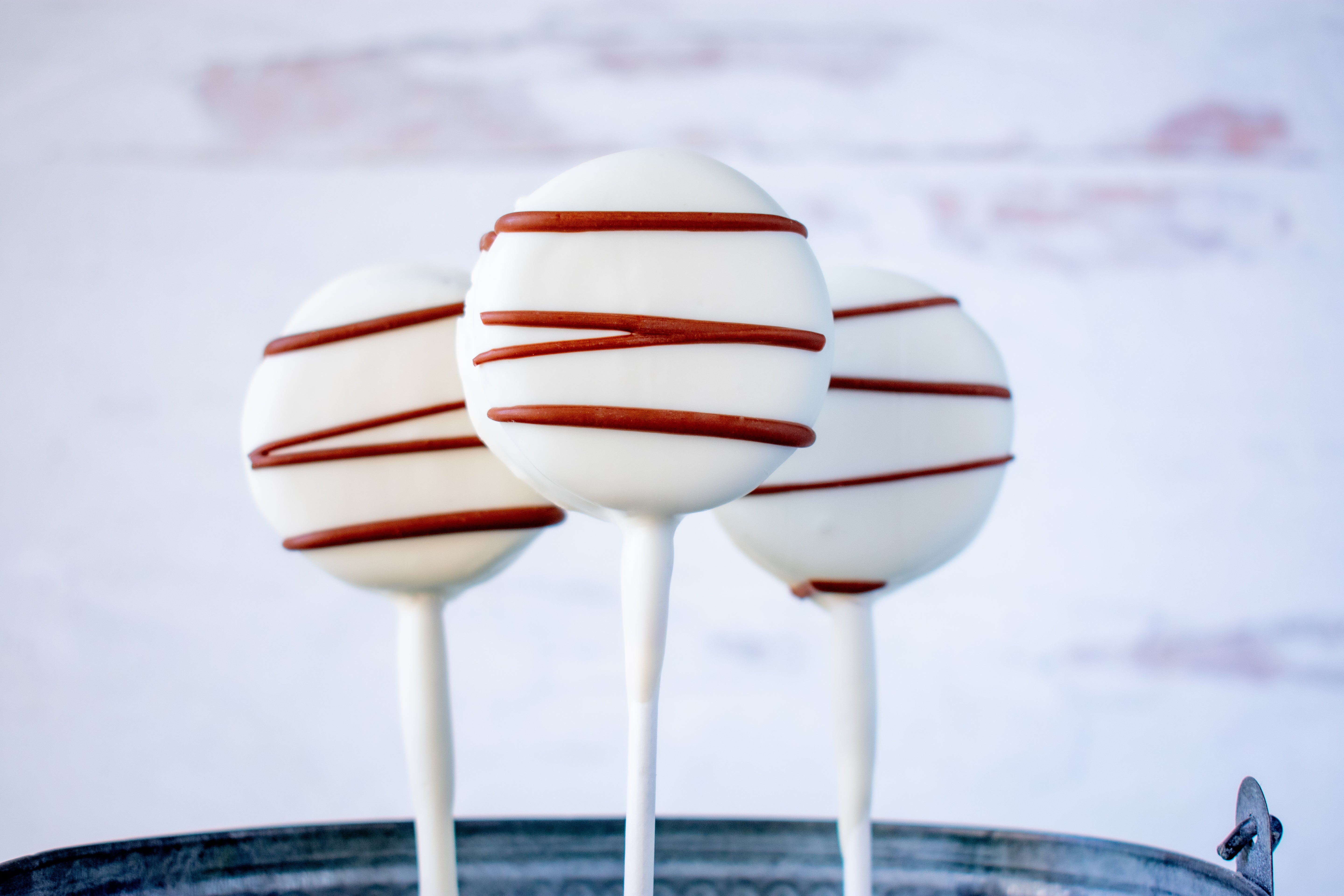 caramel and chocolate dipped oreos white